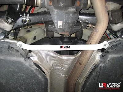 Rozpórka tylna dolna (Rear Lower Tiebar) Ultra Racing BMW E70 X5 3.0 06+