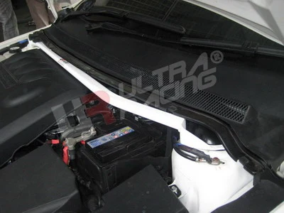 Rozpórka przednia (Front Upper Strut Bar)Ultra Racing Ford Focus MK2 2.0 TDCI