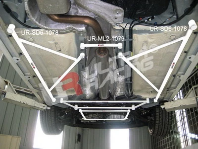Rozpórka środkowa dolna (Mid Lower Tiebar) Ultra Racing Ford Focus MK2 2.0 TDCI