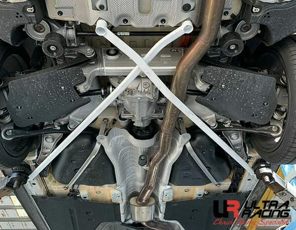Rozpórka tylna dolna (Rear Lower Bar) (4077P) Ultra Racing BMW 5 G30 (530I) 2.0T 2WD 17+