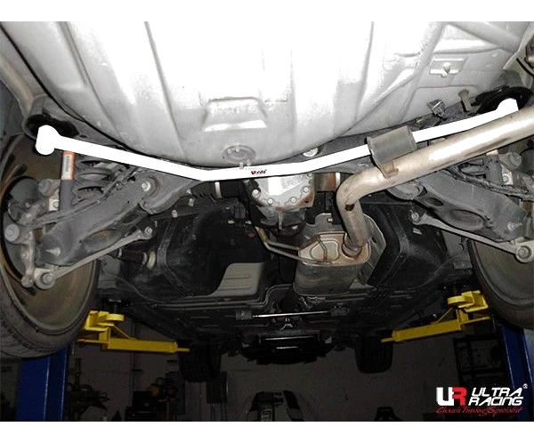 Rozpórka tylna dolna (Rear Lower Brace) Ultra Racing Chrysler 300C V6/V8 05-15