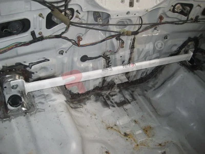 Rozpórka bagażnika (Rear Trunk Bar) Ultra Racing Honda Integra 94-01 DC2