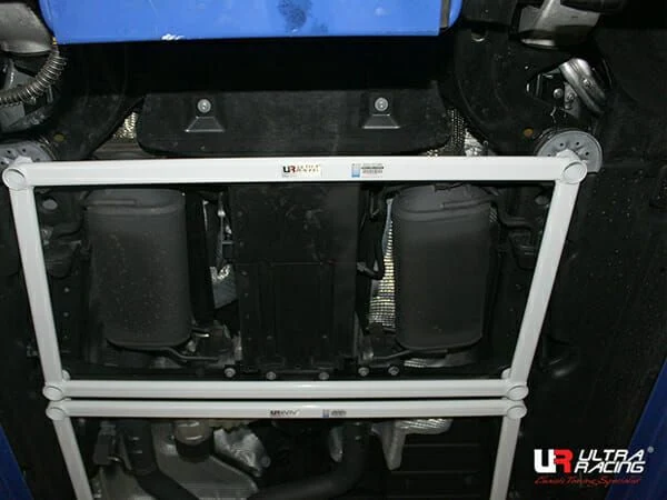 Rozpórka przednia dolna (Front Lower Brace) (3306) Ultra Racing Audi Q7 (TYP 4L) 4.2 TDI 4WD 06-15