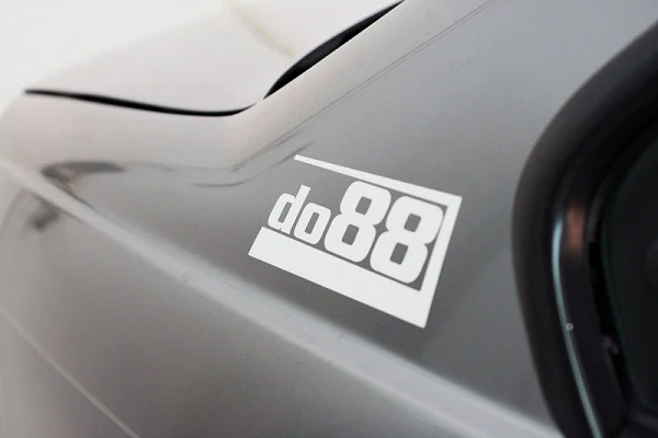 do88 naklejka srebrna 180x67mm