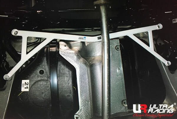 Rozpórka tylna dolna (Rear Lower Bar) (3559) Ultra Racing Hyundai Tucson (TL) 2.0D 16-21/Kia Sportage 1.7D/2.0 17-22 2WD
