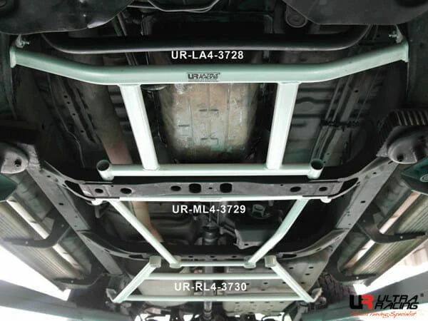 Rozpórka przednia dolna (Front Lower Brace) (3728) Ultra Racing Toyota Hilux Surf (N180) 3.0D 4WD 95-02