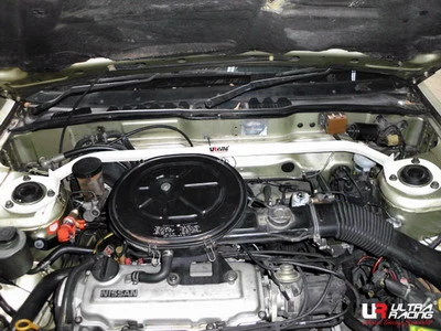 Rozpórka przednia (Front Upper Strut Bar)Ultra Racing Nissan Bluebird 89-93 U12 1.8