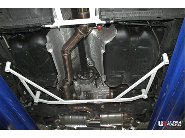 Rozpórka tylna dolna (Rear Lower Bar) (3612) Ultra Racing Audi A3 (TYP 8V) 2.0 TDI /VW Golf GTI MK7 2.0 TSI 13-20