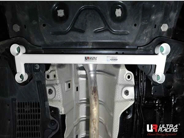 Rozpórka przednia dolna (Front Lower Brace) (2245) Ultra Racing Renault Samsung SM5 (L43) 1.6T FL 15+/SM7 2.5 11-12