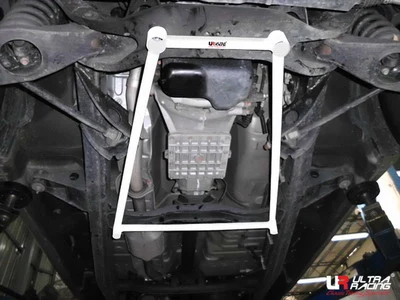Rozpórka tylna dolna (Rear Lower Brace) Ultra Racing Mitsubishi Triton/L200 06+
