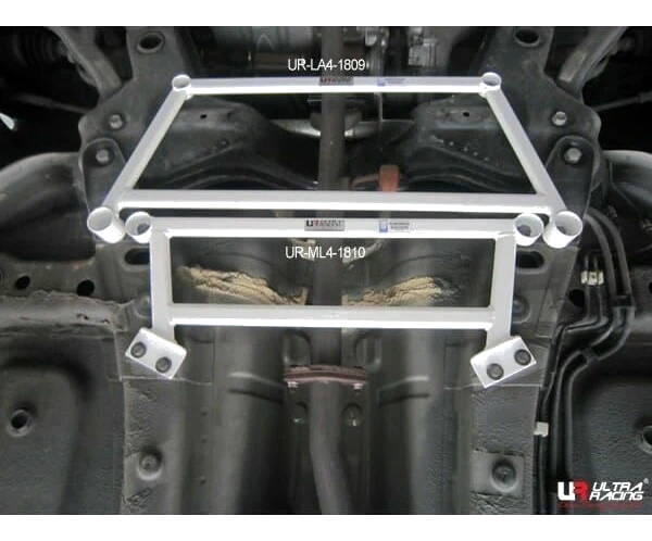 Rozpórka środkowa (Mid Lower Brace) (1810) Ultra Racing Roewe 350 1.5 2WD 10-15