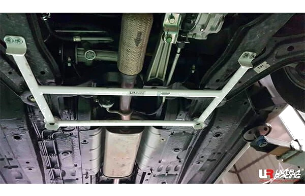 Rozpórka przednia dolna (Front Lower Brace) (3748) Ultra Racing Proton Saga (BT / MK4) 1.3 2WD 16+