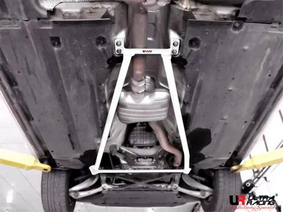 Rozpórka środkowa (Mid Lower Bar) Ultra Racing Audi A4 B8 08+ /A5 2.0T