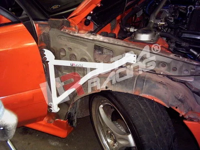 Rozpórka przedniego kielicha (Fender Brackets) Ultra Racing Mazda 323 BG 89-94