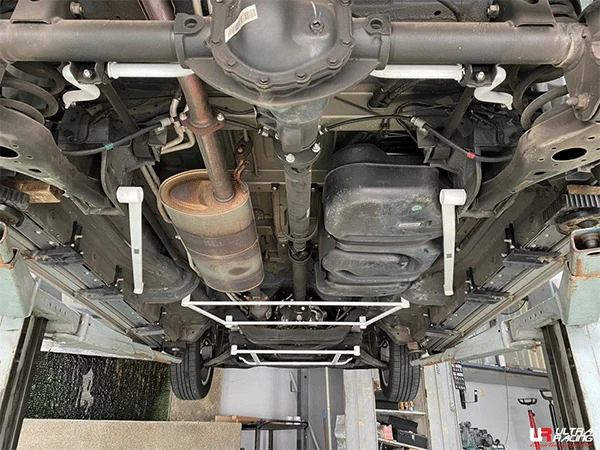 Rozpórka tylna dolna (Rear Lower Bar) (4171P) Ultra Racing Maxus G10 2.0T 2WD 17+