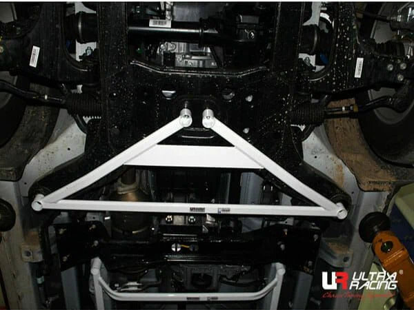 Rozpórka przednia dolna (Front Lower Brace) (2252) Ultra Racing Ssangyong Korando Turismo/Stavic 2.0D 4WD 12-18