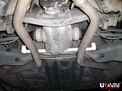 Rozpórka tylna dolna (Rear Lower Tiebar) Ultra Racing Mercedes E-Class 03-06 W211