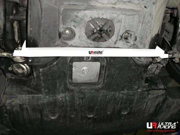 Rozpórka przednia dolna (Front Lower Bar) 3062 Ultra Racing BMW E39 M5