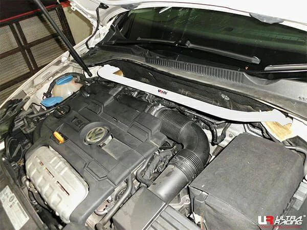 Rozpórka przednia (Front Upper Strut Bar)(3220) Ultra Racing Volkswagen Golf Gti MK6/A6 (TYP 5K) 1.4 TSI 2WD LHD 09-13