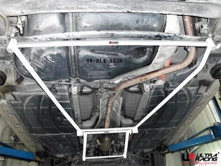 Rozpórka tylna dolna (Rear Lower Bar) 1636 Ultra Racing Toyota Prius XW30 10+