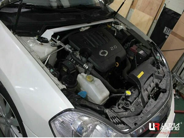 Rozpórka przednia (Front Upper Strut Bar)(2477) Ultra Racing Renault Samsung SM5 (A34R) 2.0 2WD 05-10