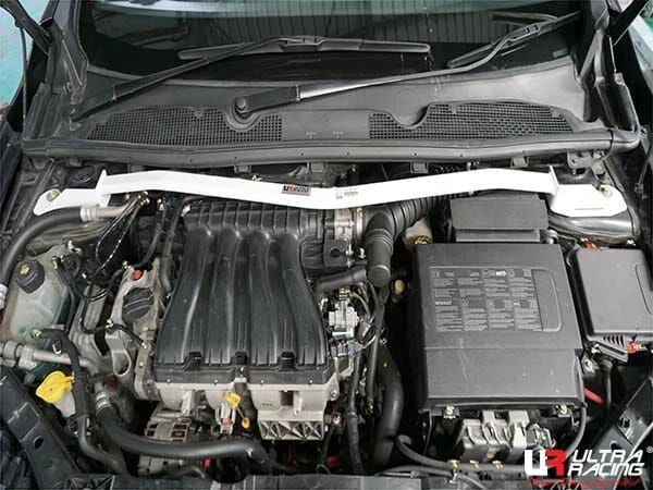 Rozpórka przednia (Front Upper Strut Bar)(2238) Ultra Racing Renault Fluence 2.0 2WD 09+/Samsung SM3 1.6 09-12