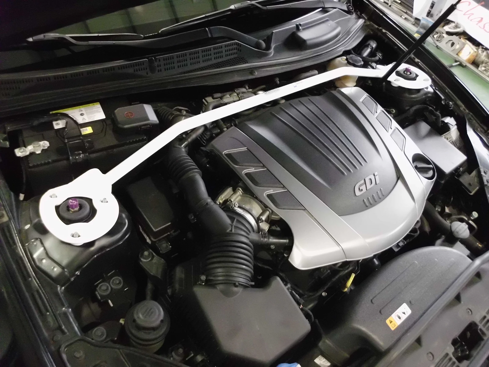 Rozpórka przednia (Front Upper Strut Bar)2555 Ultra Racing Hyundai Genesis Coupe 08+