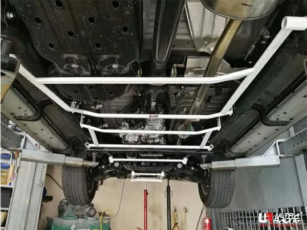 Rozpórka tylna dolna (Rear Lower Bar) (3361) Ultra Racing Toyota Hilux Revo (AN120) 2.4D/2.8D 4WD 15+
