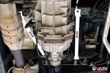Rozpórka środkowa (Mid Lower Bar) Ultra Racing for Toyota Hiace/H200 04+