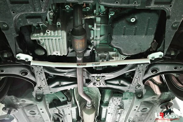 Rozpórka przednia dolna (Front Lower Tiebar) (3799) Ultra Racing Toyota Sienta (XP170) 1.5 2WD 15+