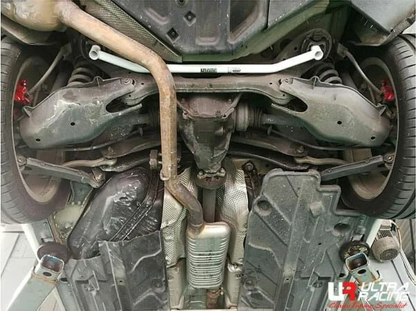 Rozpórka tylna dolna (Rear Lower Brace) Ultra Racing Mercedes C-Class/ AMG 07+ W204