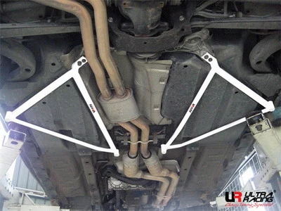Rozpórka tylna boczna (Rear/Side Bars) Ultra Racing for BMW E83 X3 2.5 03+
