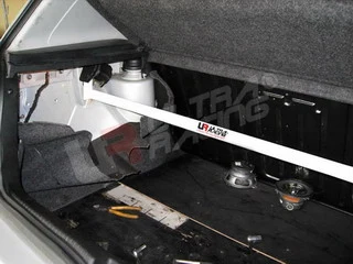 Rozpórka tylna górna (Rear Upper Strut Bar) 982A Ultra Racing VW Golf 2/3