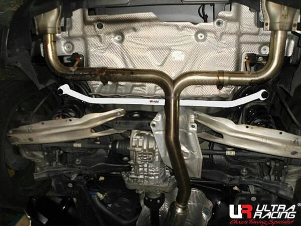 Rozpórka tylna dolna (Rear Lower Bar) (3949) Ultra Racing Infiniti Q30 SPORT (H15) 2.0T 16+/Mercedes CLA45/A45/GLA45 2.0T 13-19/ 4WD