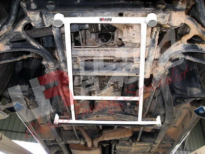 Rozpórka przednia (Front H-Brace) Ultra Racing Mercedes ML 320 97-05