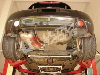 Rozpórka przednia dolna (Front Lower Brace) 324 Ultra Racing VW New Beetle