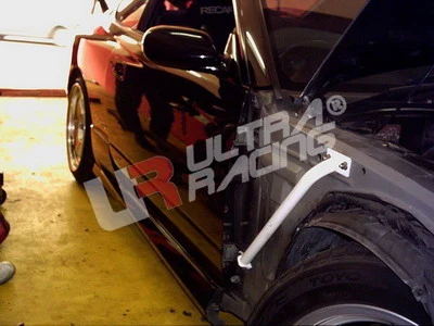 Rozpórka przedniego kielicha (Fender Brackets) Ultra Racing Nissan S15 99-02