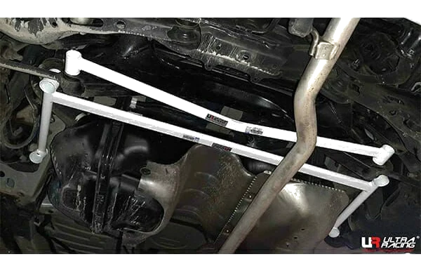 Rozpórka tylna dolna (Rear Lower Bar) (3994) Ultra Racing Lexus ES 300H (XZ10) 2.5 Hybrid 18+/Toyota Camry 2.5 17+/RAV4 2.0 18+ 2WD