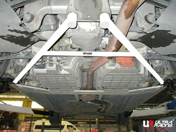 Rozpórka tylna dolna (Rear Lower Bar) (4047) Ultra Racing BMW 5 G30 (530E) 2.0T 2WD Electric Motor 17+