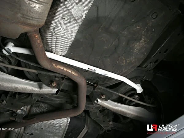 Rozpórka tylna dolna (Rear Lower Bar) (2234) Ultra Racing Chevrolet Malibu 2.0D/2.4 2WD 13-15
