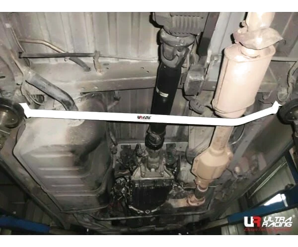 Rozpórka tylna dolna (Rear Lower Bar) (2040) Ultra Racing Toyota Estima (XR10) 2.4 2WD 90-99