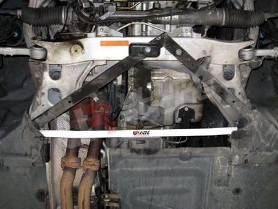 Rozpórka przednia dolna (Front Lower Tiebar) Ultra Racing BMW 3 E90 series 320/325/M3