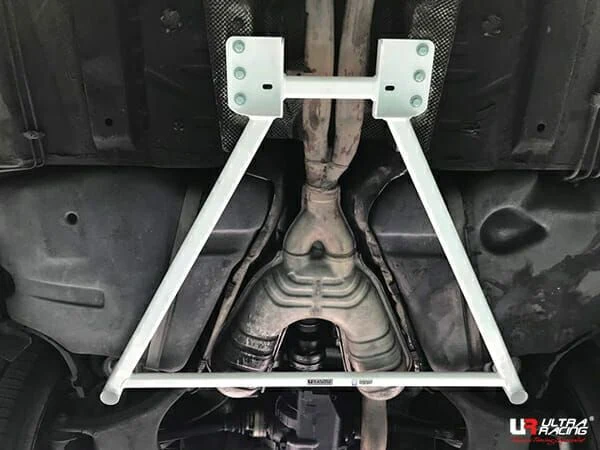 Rozpórka tylna dolna (Rear Lower Bar) 3064 Ultra Racing BMW E39 M5