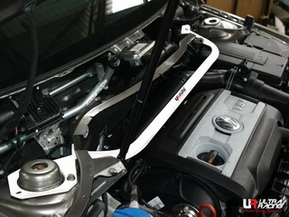 Rozpórka przednia (Front Strutbar) Ultra Racing VW Passat CC TSI / Golf R36 AWD 05-10