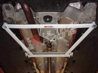 Rozpórka przednia dolna (Front Lower Brace) Ultra Racing Audi A4 04-07 FSI