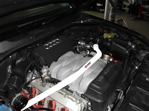 Rozpórka przednia (Front Upper Strut Bar)Ultra Racing Audi Q7 4.2 08+