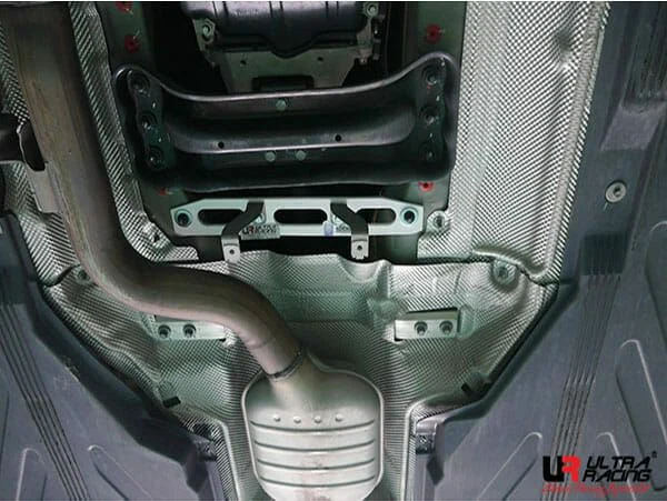 Rozpórka środkowa (Mid Lower Brace) (3419) Ultra Racing Mercedes C205 C250/300 (Coupe) 2.0T 15-21/E300 3.0T 16+/C200 2.0 14-21 2WD