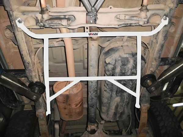 Rozpórka tylna dolna (Rear Lower Bar) (2599) Ultra Racing Mitsubishi Storm L200 3.0 4WD 96-06