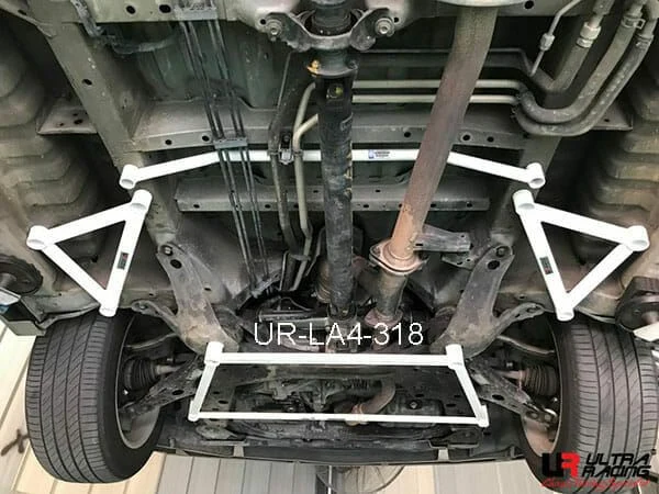 Rozpórka przednia dolna (Front Lower Brace) (318) Ultra Racing Hyundai Trajet 2.0 2WD 99-08