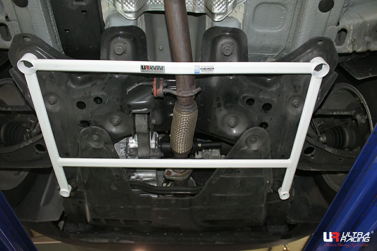 Rozpórka przednia (Front H-Brace) 2433 Ultra Racing Fiat 500 07+ 09./1.4